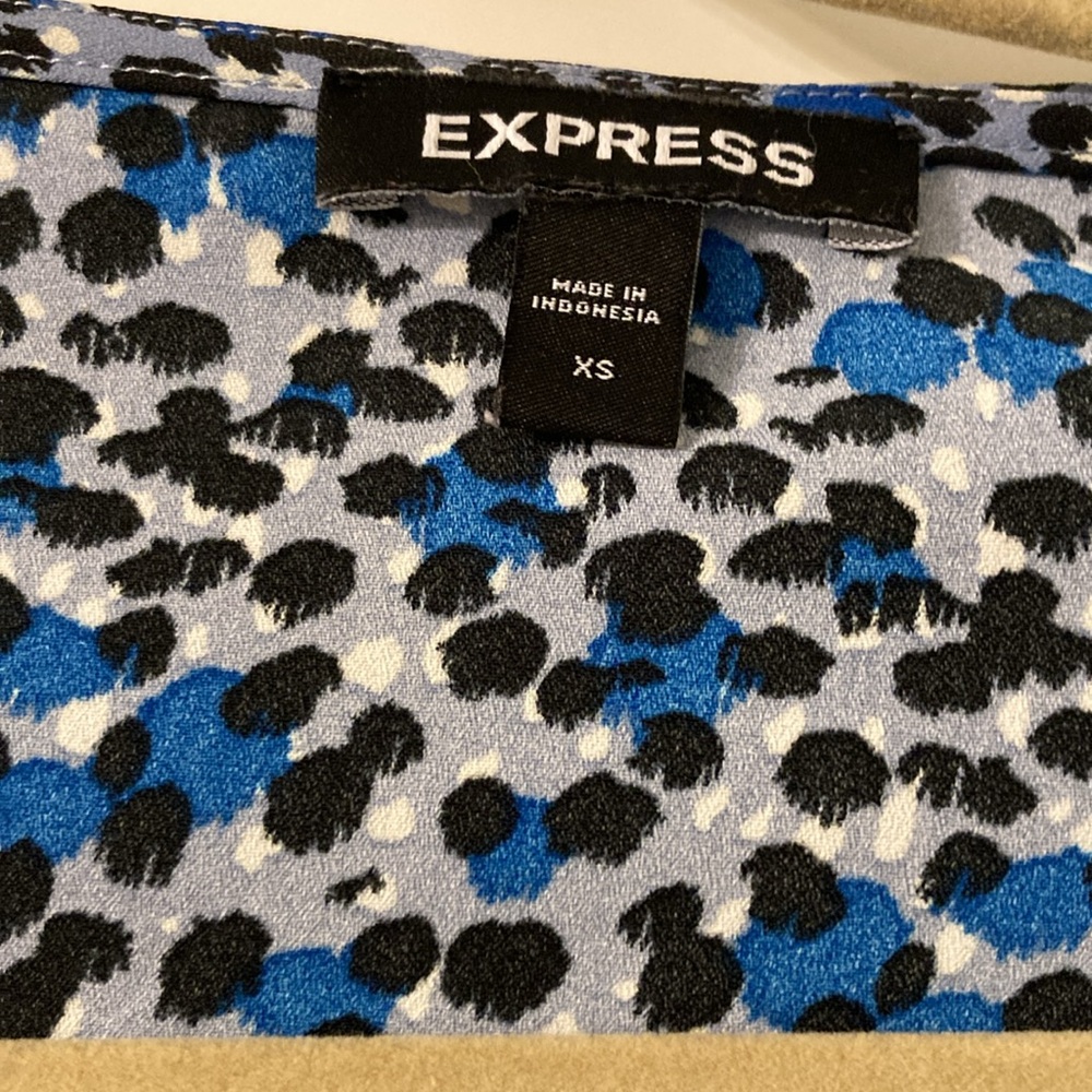 Express Blouse - Picture 2 of 4